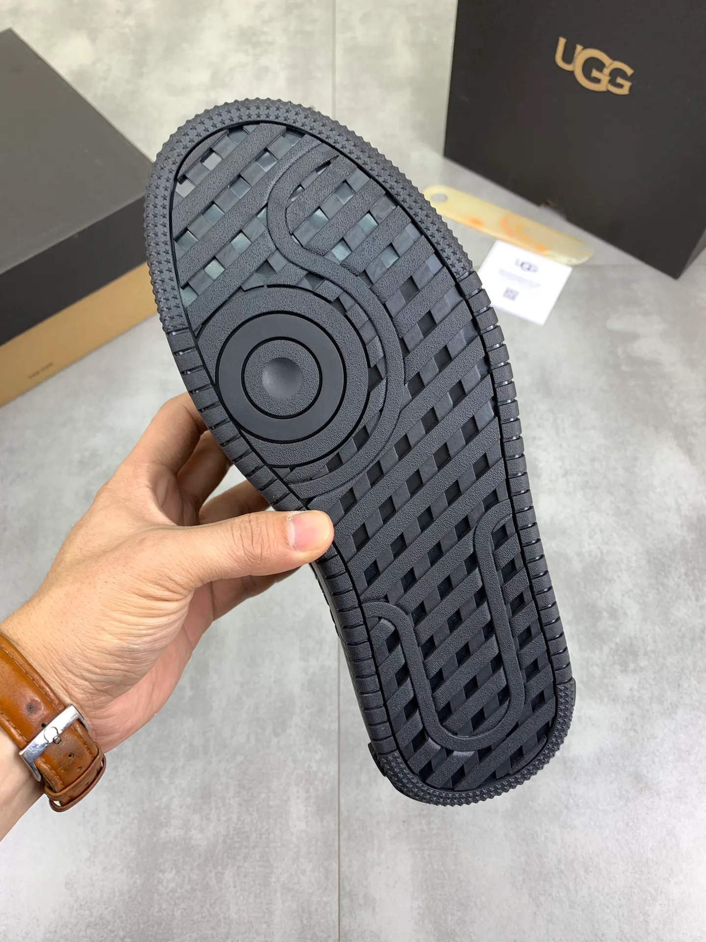 Men's Men's Shoes P620 [New Style] 💰 🆘 "Real Wool" [UGG] 👉 Popular men's shoes official website synchronization 🔰 Genuine quality [proud] is not comparable to the imitations in the general market 🌀 The upper is imported Italian frosted cowhide, and the lining: foot pad 🅰️ grade 🐑 real wool 👻 Only Grade A can show the effect The hand feels smooth and delicate 🔱The shoe shape is grand, only genuine factories can achieve it 🎄The perfect toughness of the original outsole 👻⬛️ allows customers to bid farewell to one-time consumption. Real wool lining, super warm. 3️⃣Colors available Sizes: 38-44